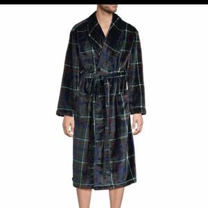 Roundtree & Yorke printed long sleeve robe. One size fits all